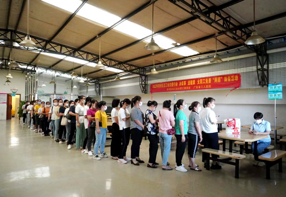 龍獅瓶蓋工會(huì)順利開展女職工“兩癌”篩查活動(dòng)