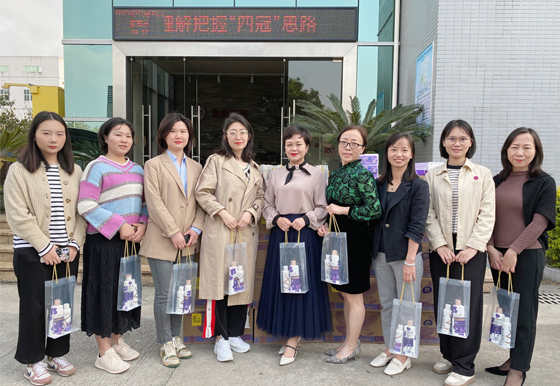 乘巾幗禮儀風(fēng)，做龍獅最美人龍獅瓶蓋工會(huì)開展紀(jì)念“三八”國(guó)際勞動(dòng)?jì)D女節(jié)系列活動(dòng)